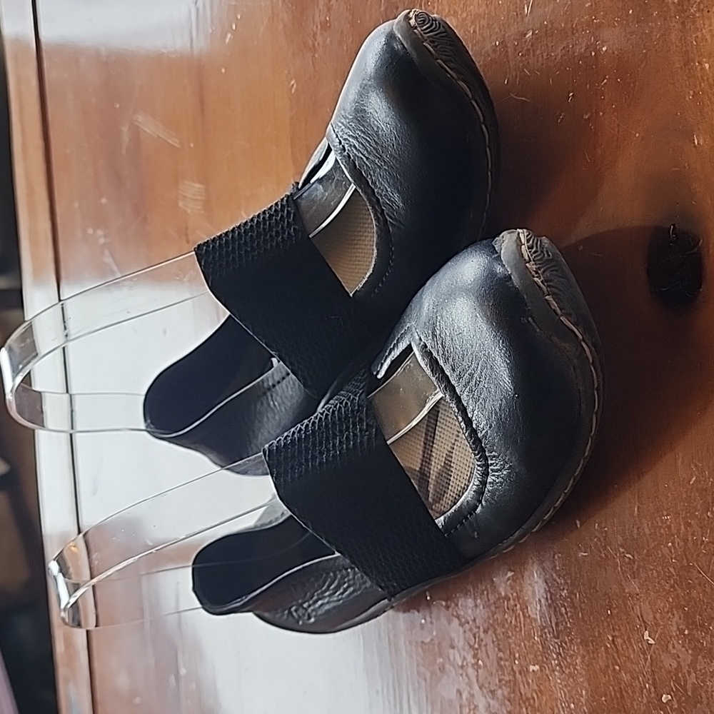 BORN Black Mary Jane Acai size 7 Elastic Band Leather